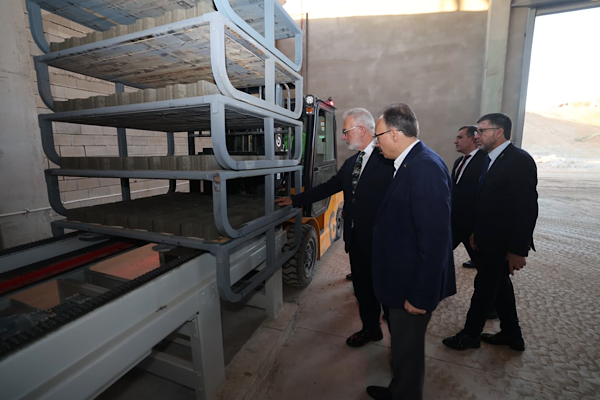 Siirt İl Özel İdaresinin kilitli parke taşı tesisinde seri üretim başladı