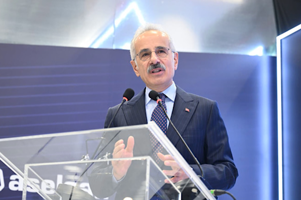 Bakan Uraloğlu: İzmir’in her köşesine eserlerimizle değer katacağız