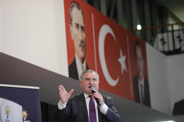Bakan Bak’tan genç pilot Alp Aksoy’a tebrik