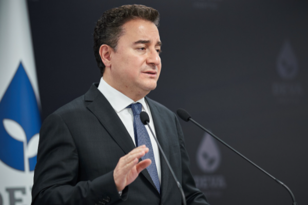 Babacan’dan fon soruşturmasına ilişkin eleştiri