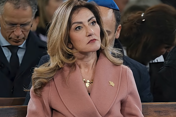 Zegerius: Orange Prensesi Amalia, Deniz Kuvvetlerinde çavuşluğa terfi etti