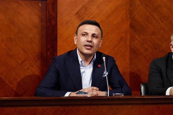 Özgür Çelik: Esenyurt halkı Ahmet Özer’i seçmiştir