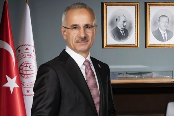 Uraloğlu: Türkiye’de hayata geçirdiğimiz eserlerle mesafeleri kısaltıyoruz