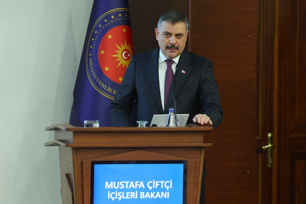 Bakan Çiftçi, Brüksel’de yaşayan Türk vatandaşlarıyla bir araya geldi